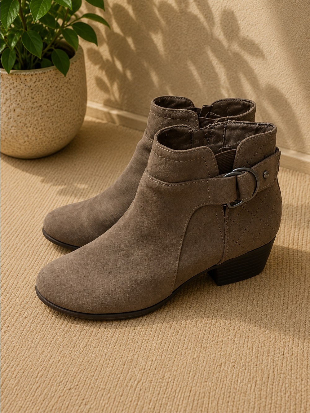 Unisa Taupe Quilted Ankle Booties Block Heel Buckle Boots Womens 8.5